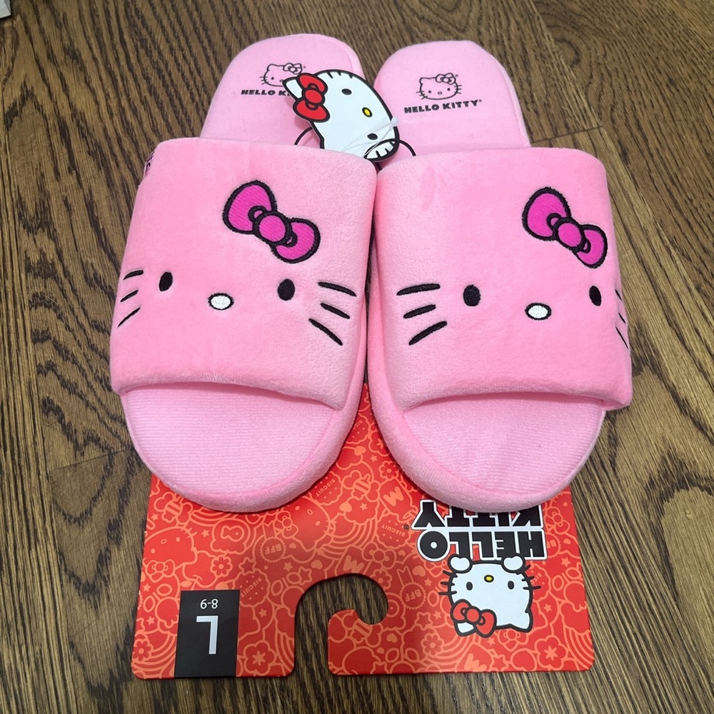 Hello Kitty Slippers - Picture 3 of 4